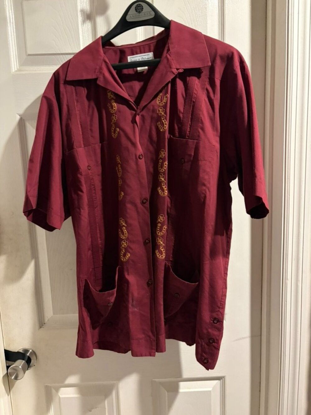 Guayabera shirt with embrodied lucky horseshoes and flowers sz XL
